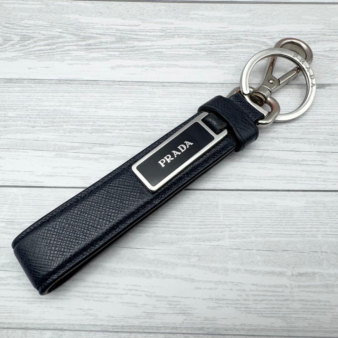 【美品】PRADA　サフィアーノレザー　キーホルダー　　レザー ネイビー