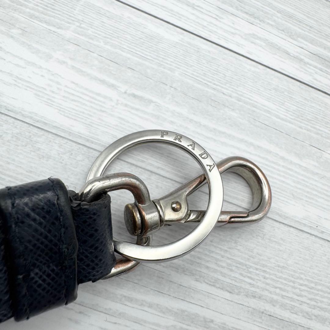 【美品】PRADA　サフィアーノレザー　キーホルダー　　レザー ネイビー