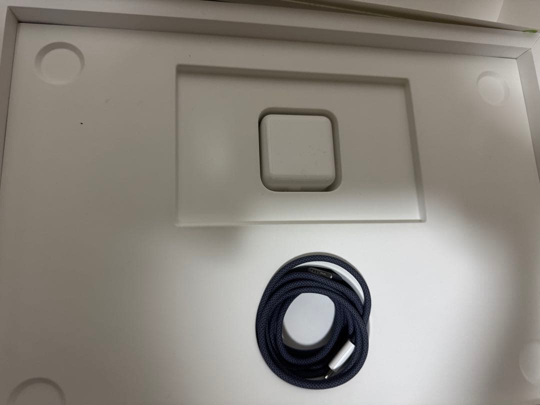 MacBook AirM2チップ256GD 15インチ