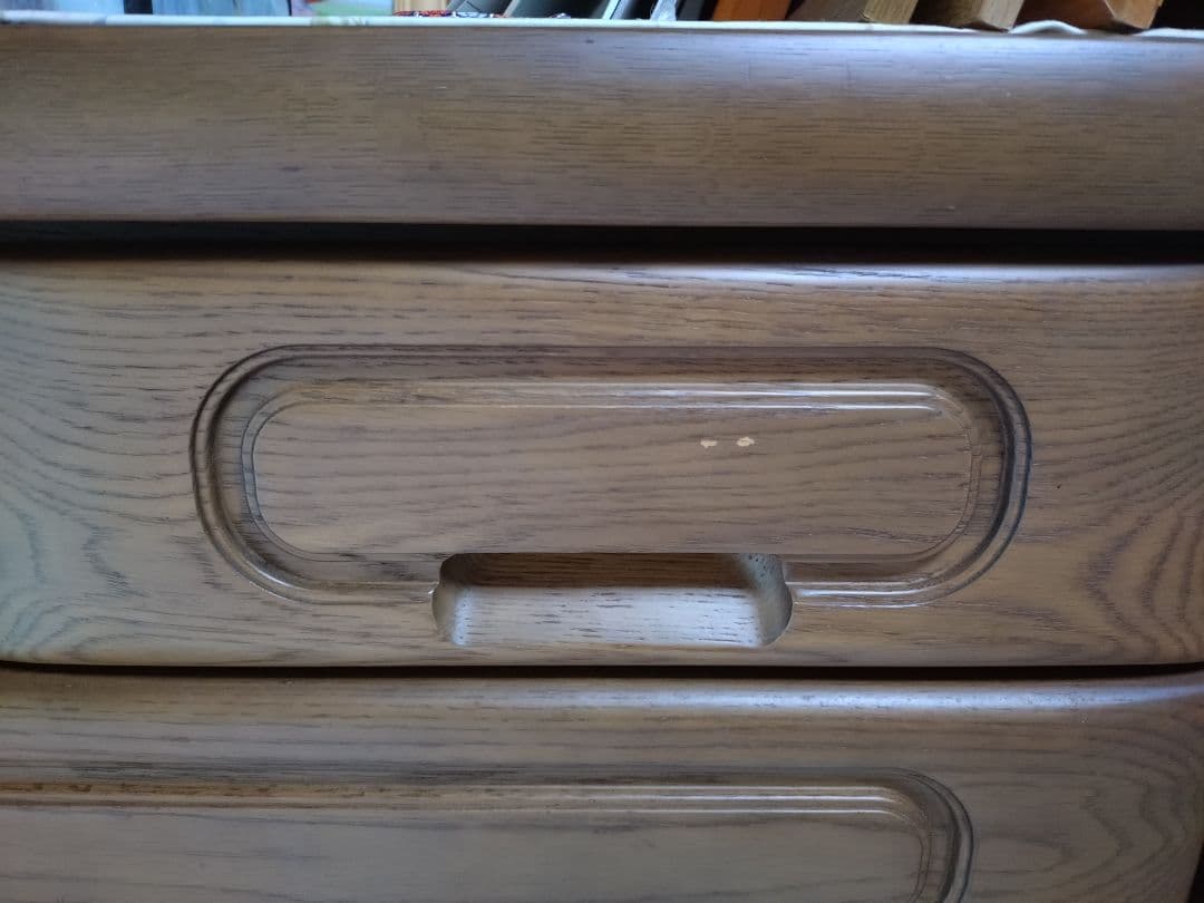 ナラ材のチェスト