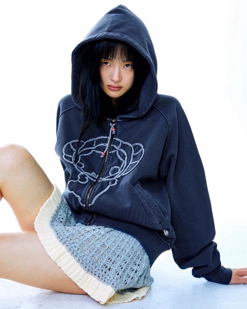 Coyseio ダークグレー フード付きジップパーカー