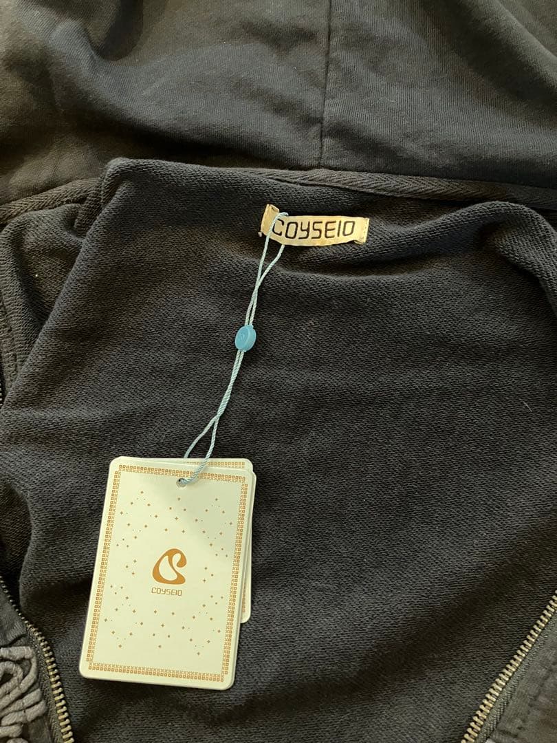 Coyseio ダークグレー フード付きジップパーカー