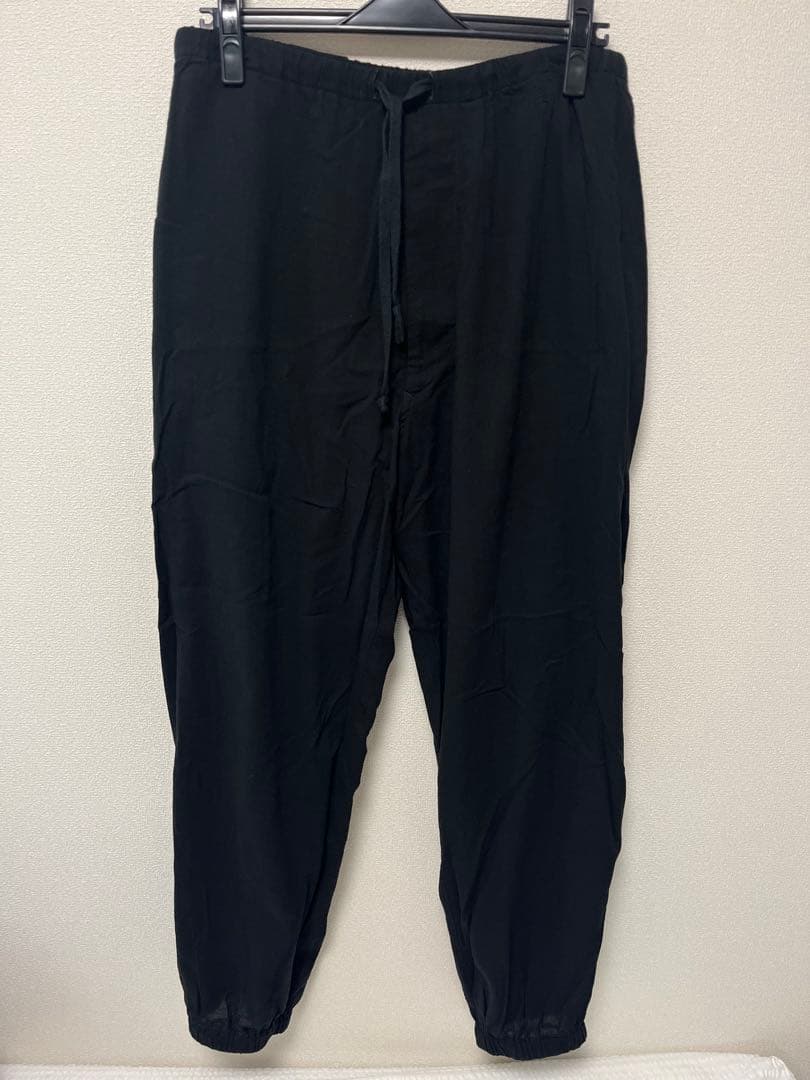 【美品】comoli 空紡オックスドローストリングパンツ