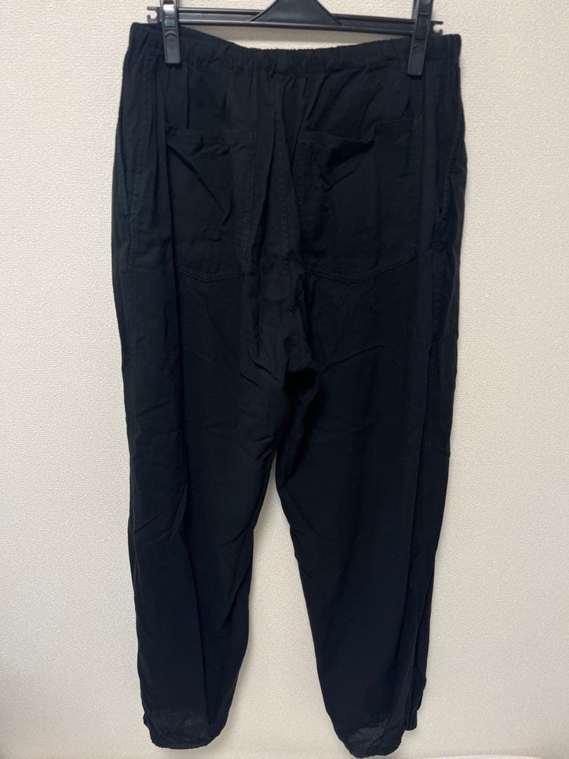 【美品】comoli 空紡オックスドローストリングパンツ