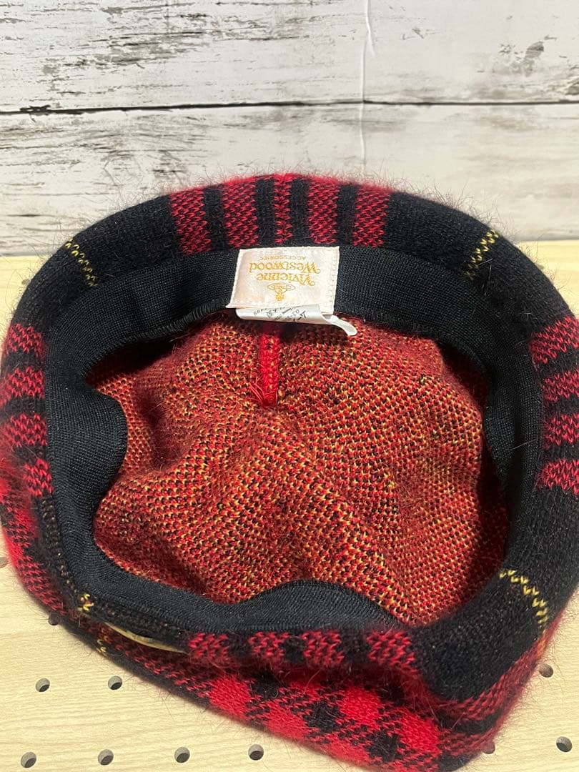 ヴィヴィアンウエストウッド ポンポン付きベレー帽