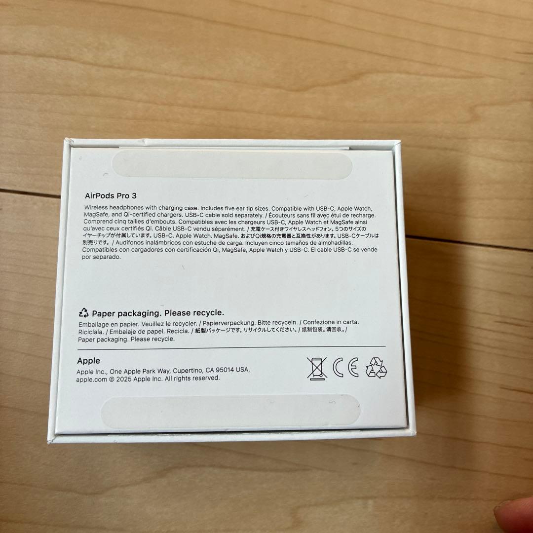 最新型AirPods Pro 3 充電ケース付き