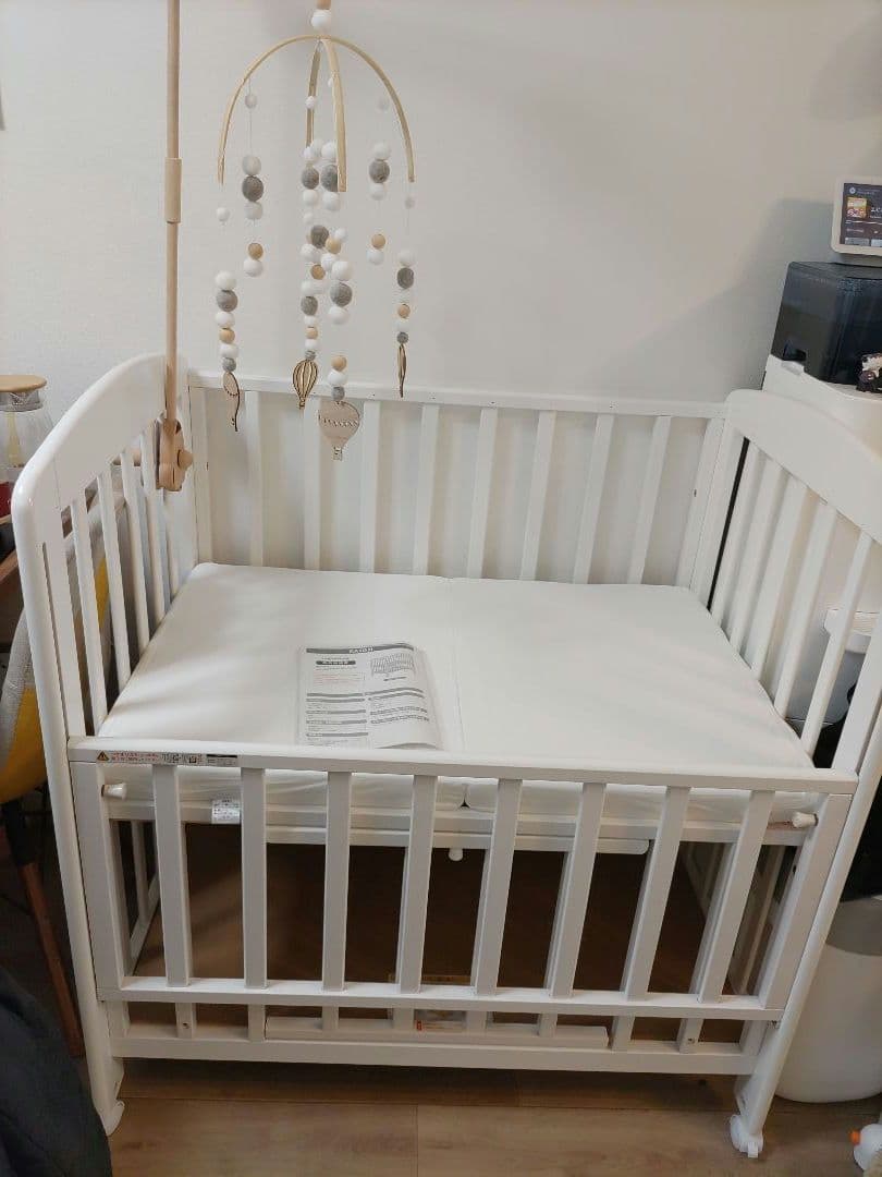 美品　カトージ　ミニ　ベビーベッド　白　直接引き取り可　お届けも可（場所による）