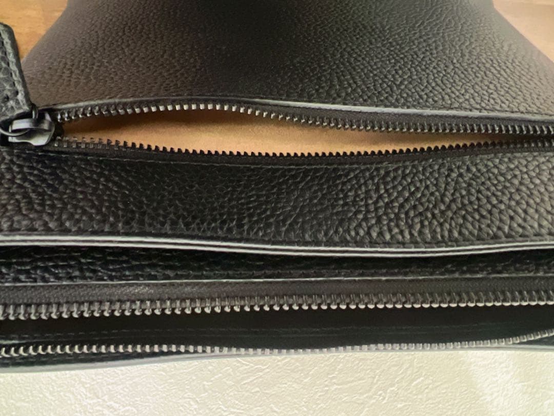 Hush Tug ハッシュタグ レザーショルダーバッグ ブラック