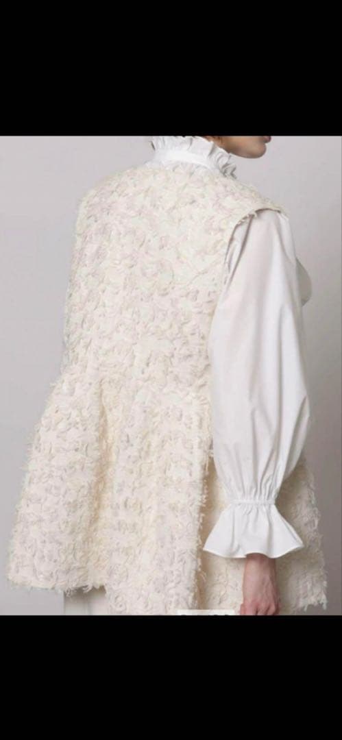 CADUNEカデュネ　リボンヤーンペプラムジレ