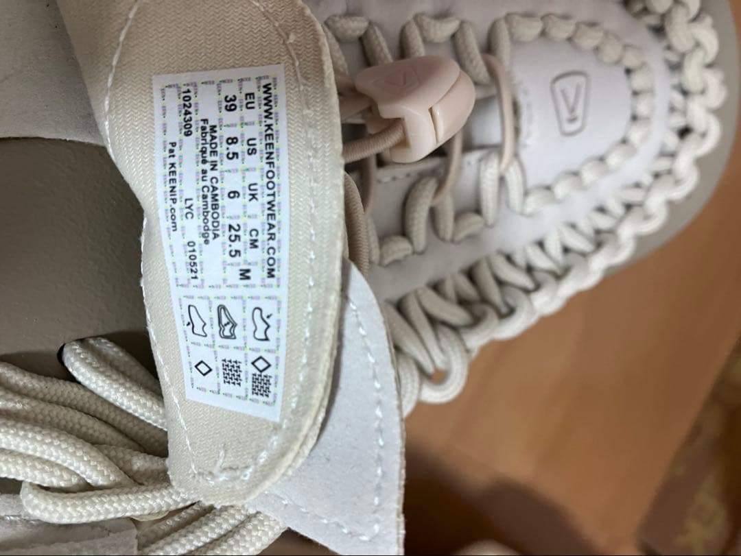 【未使用】KEEN Uneek ホワイト サンダル