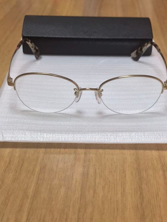PRADA メガネ　新品！