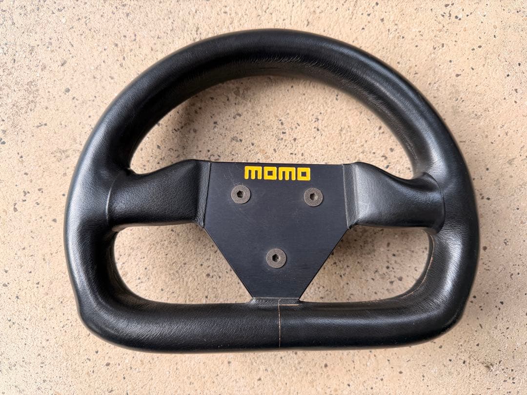 MOMO ステアリングホイール ボス付き スーパーセブン　ケータハム バーキン