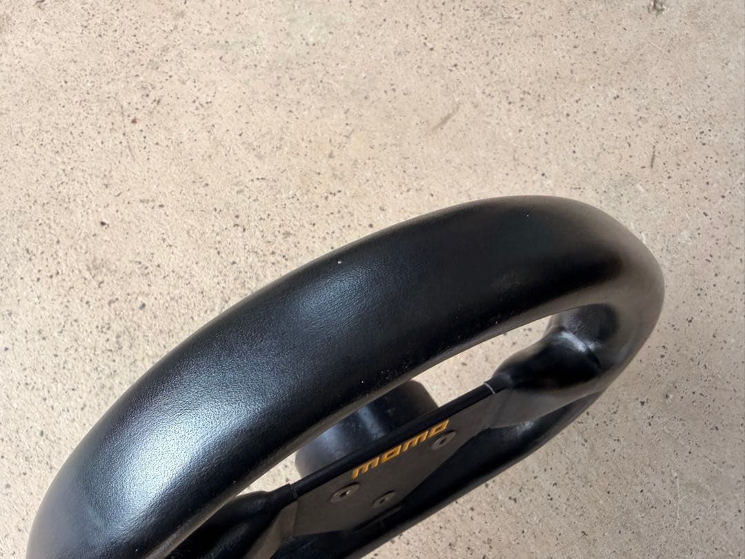 MOMO ステアリングホイール ボス付き スーパーセブン　ケータハム バーキン