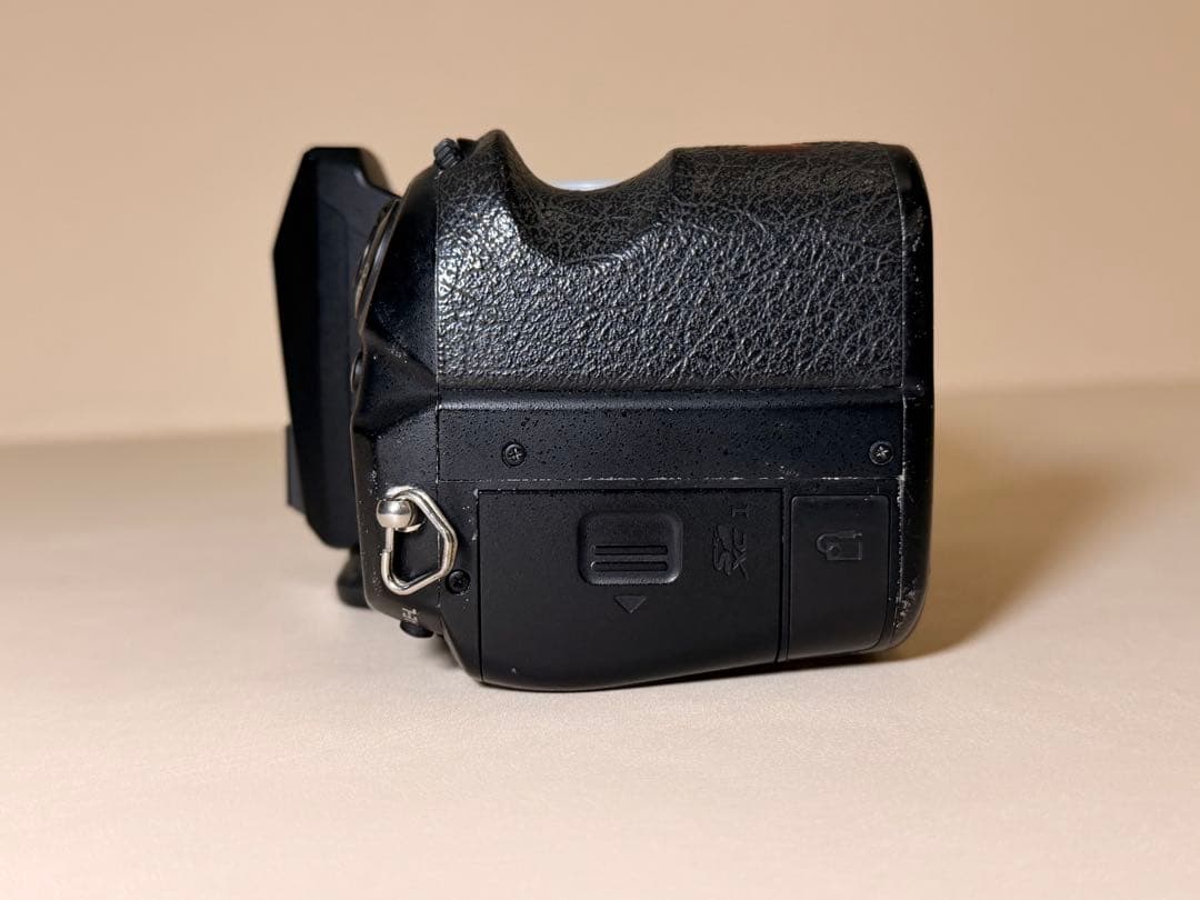 【月末特別セール】 PENTAX K-3 ボディ＋縦位置グリップ