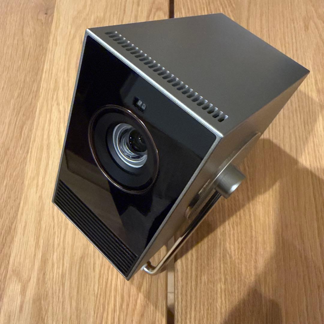 LG CineBeam Q ミニマル4Kレーザープロジェクター HU710PB