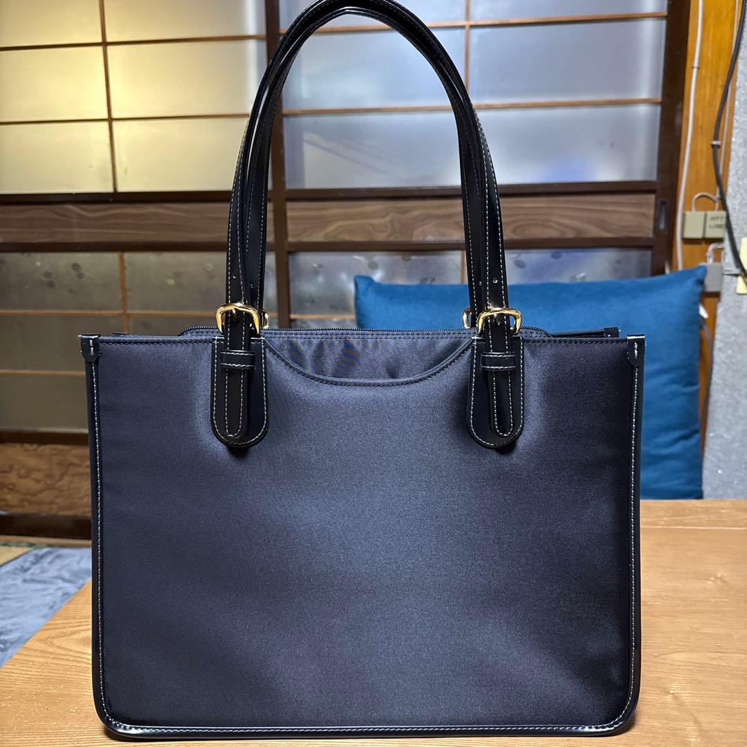 やよはる　新品未使用　目々澤鞄　マチ広レディースビジネスバッグ　ブラック