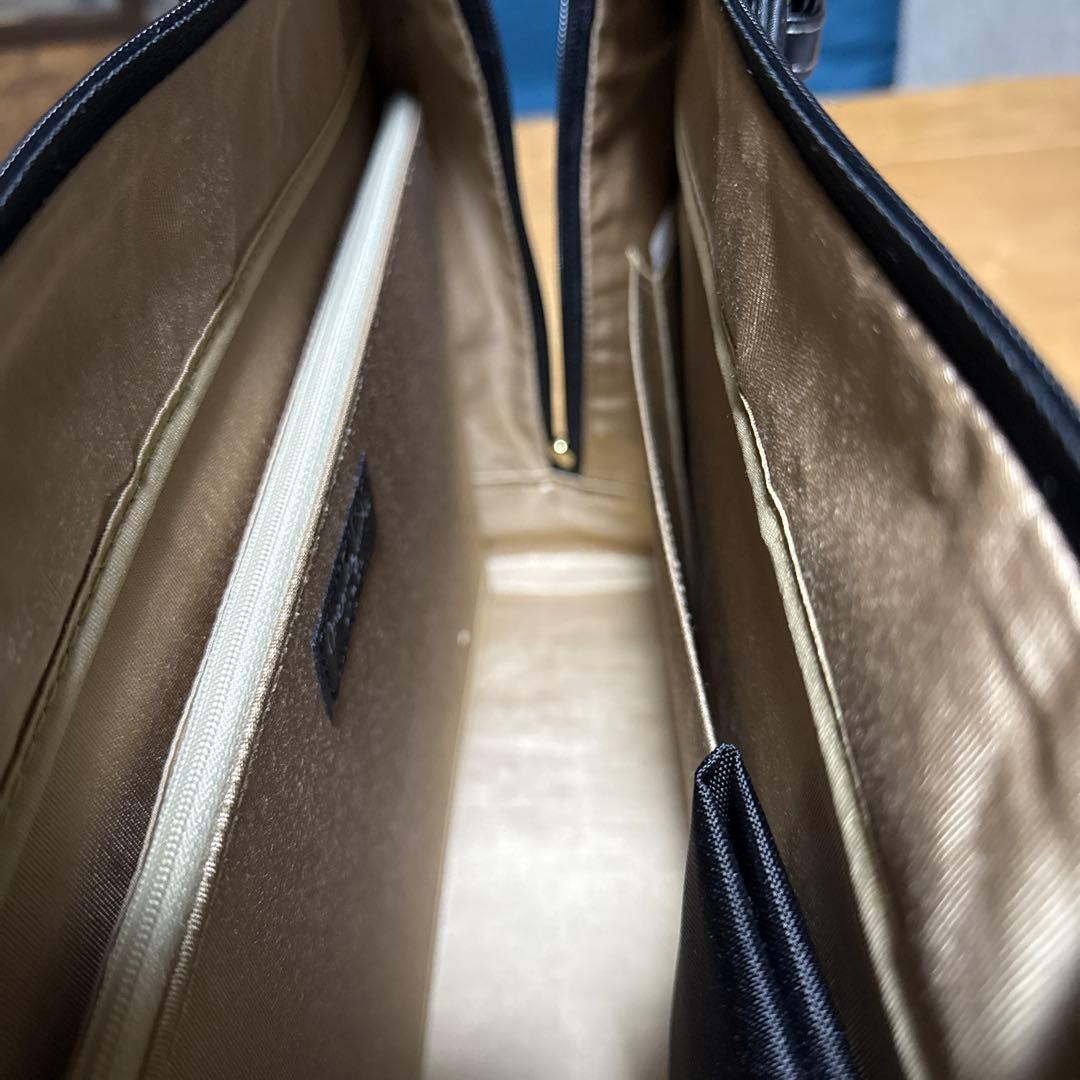 やよはる　新品未使用　目々澤鞄　マチ広レディースビジネスバッグ　ブラック