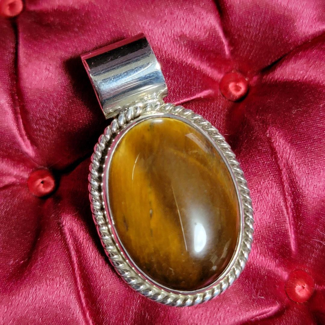 ビンテージ タイガーアイカボションと厚みのあるフレームのトップ シルバー925