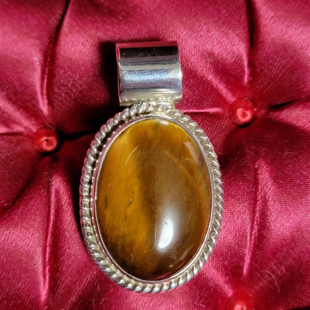 ビンテージ タイガーアイカボションと厚みのあるフレームのトップ シルバー925