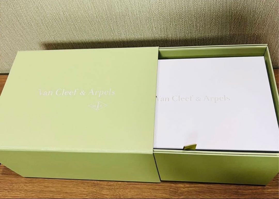 ヴァンフリーフアーペル　ギフトボックスとブレスレットケースセット空箱　現行品