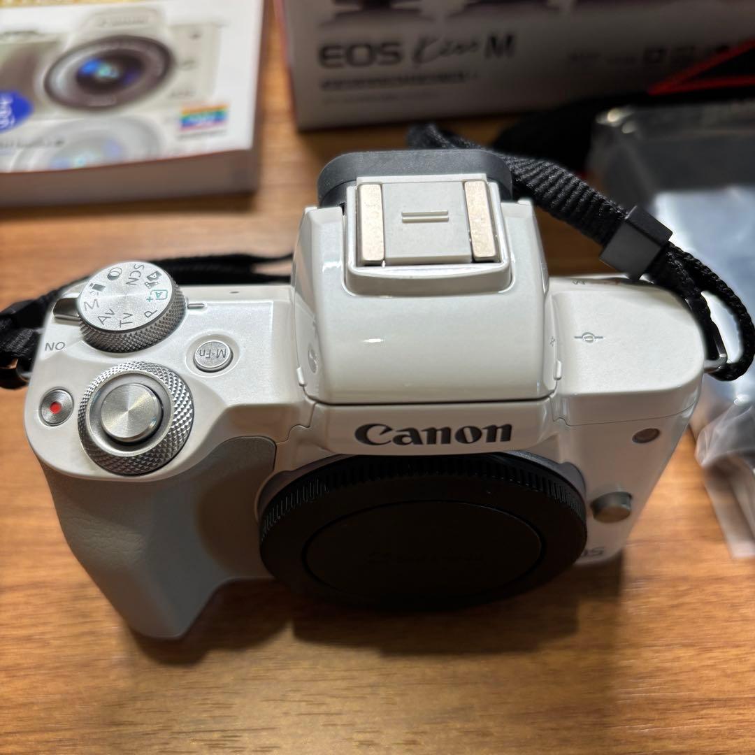 Canon EOS Kiss M ダブルレンズ＋アクセサリー