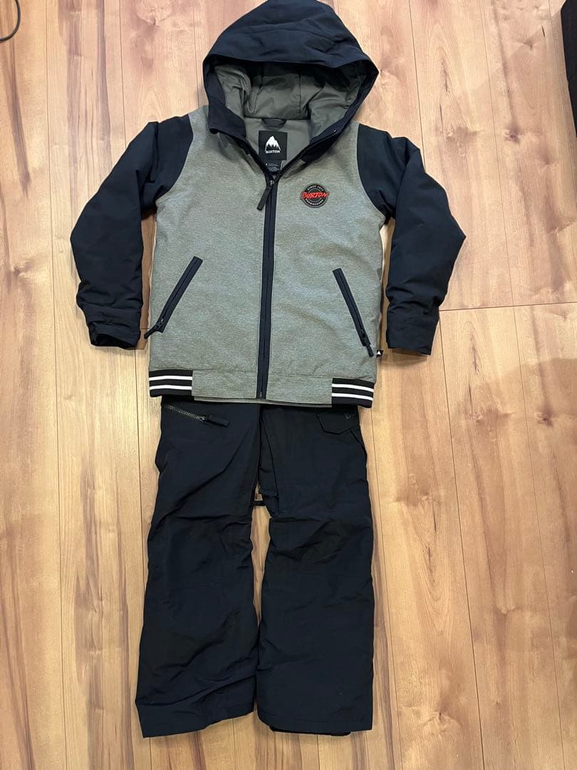 値下げしました！BURTON キッズ　スノーボードウェア 130