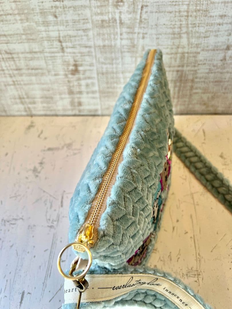 ロラライハリス♡ベビーブルージグザグファー生地♡刺繍のショルダーバッグ♡