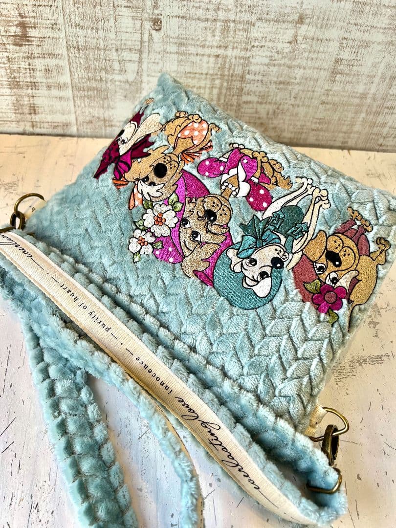 ロラライハリス♡ベビーブルージグザグファー生地♡刺繍のショルダーバッグ♡