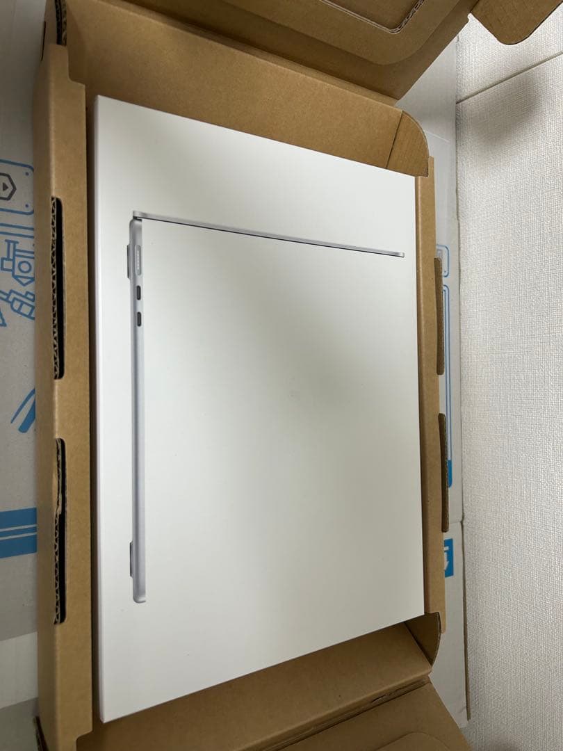 Apple MacBook Air (M2, 2022) シルバー