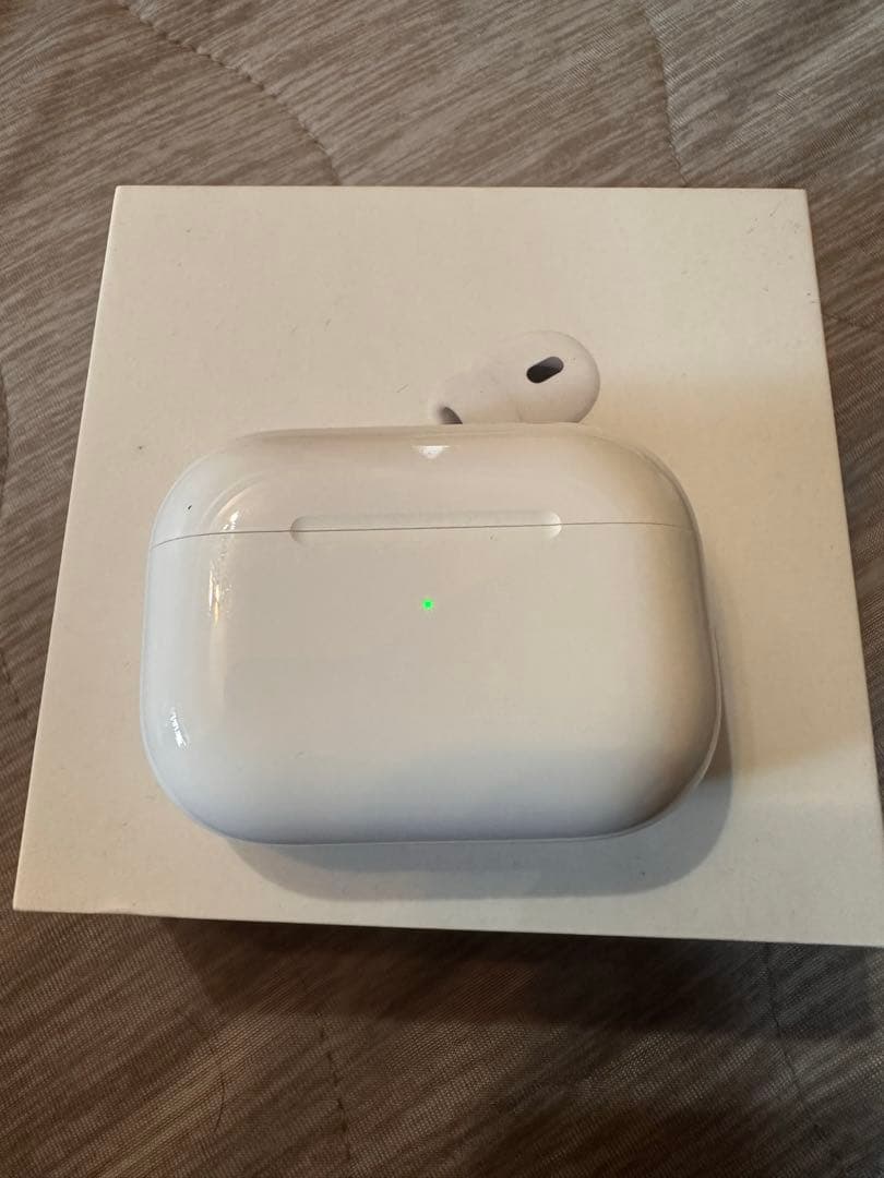 AirPods Pro 2 本体 充電ケース付き　箱付き。