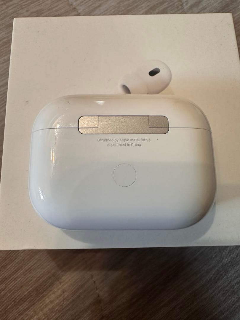 AirPods Pro 2 本体 充電ケース付き　箱付き。