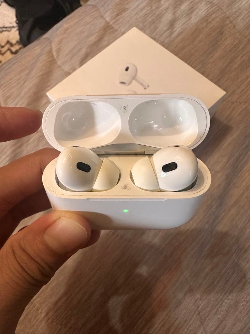 AirPods Pro 2 本体 充電ケース付き　箱付き。