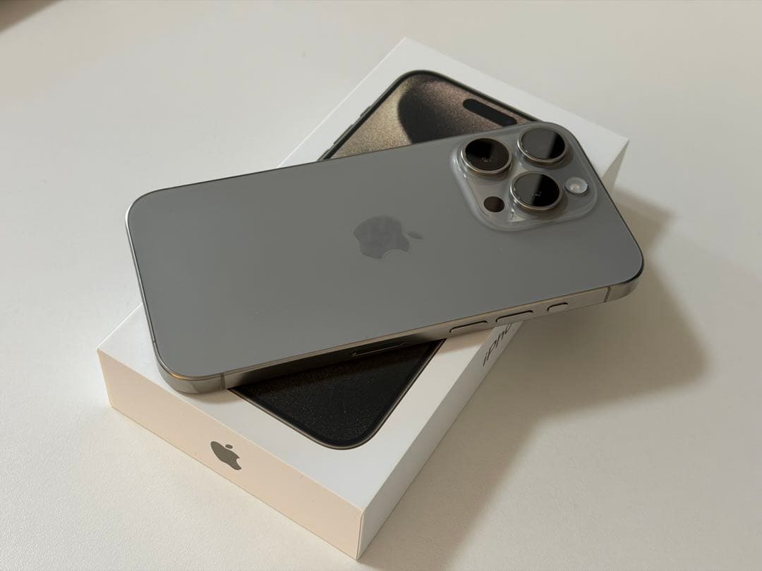 Apple iPhone 15 Pro ナチュラルチタニウム 256GB