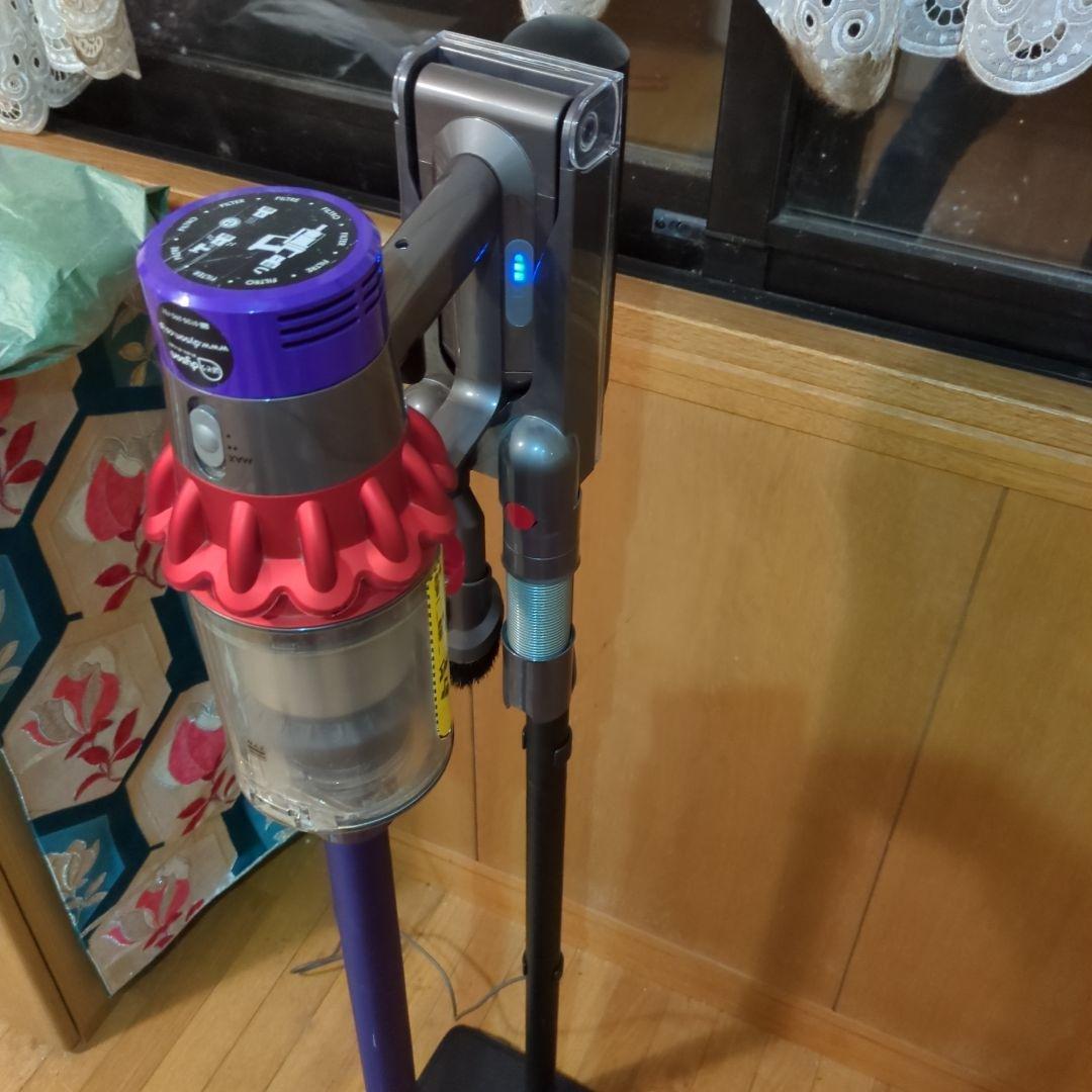 ダイソンv10　スタンド付き　動作良好
