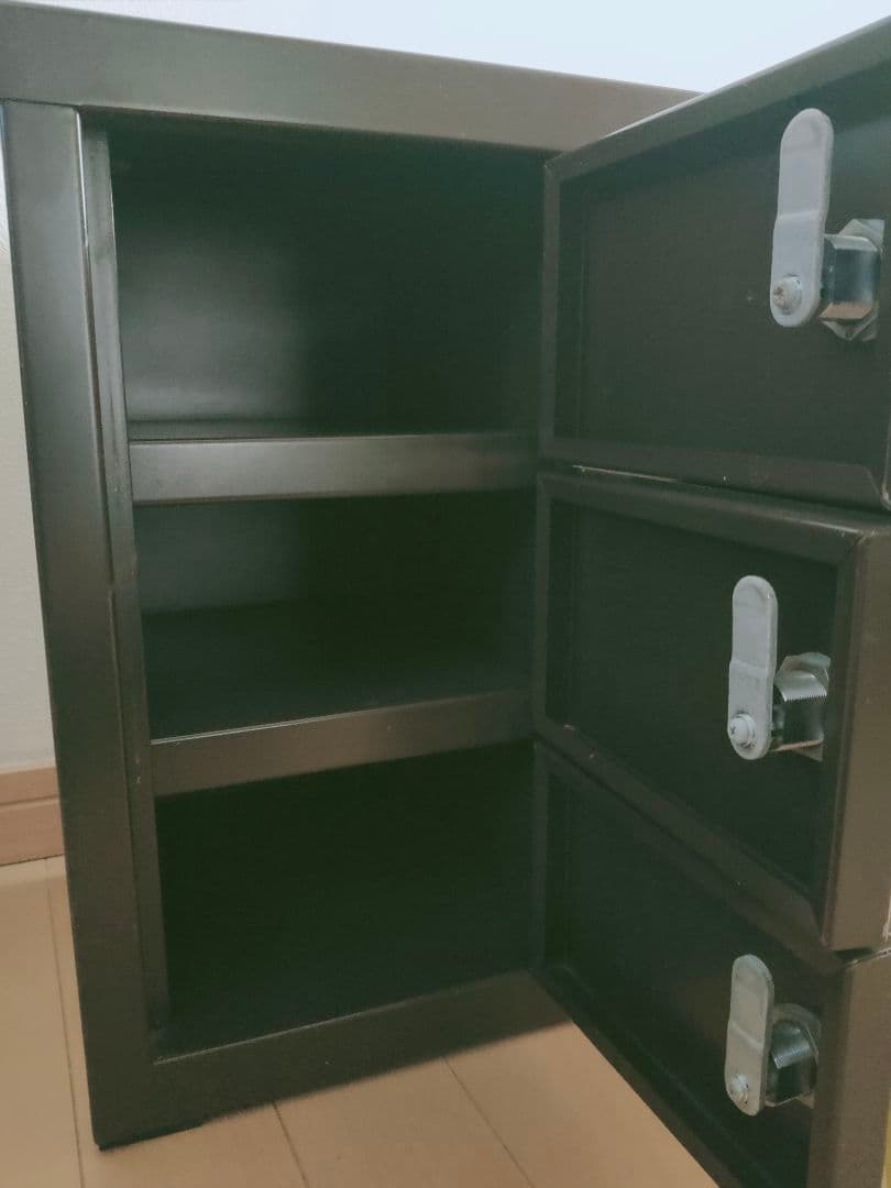 ♪スチール製 鍵付き ロッカー キャビネット インテリア 収納 家具 什器 ♪