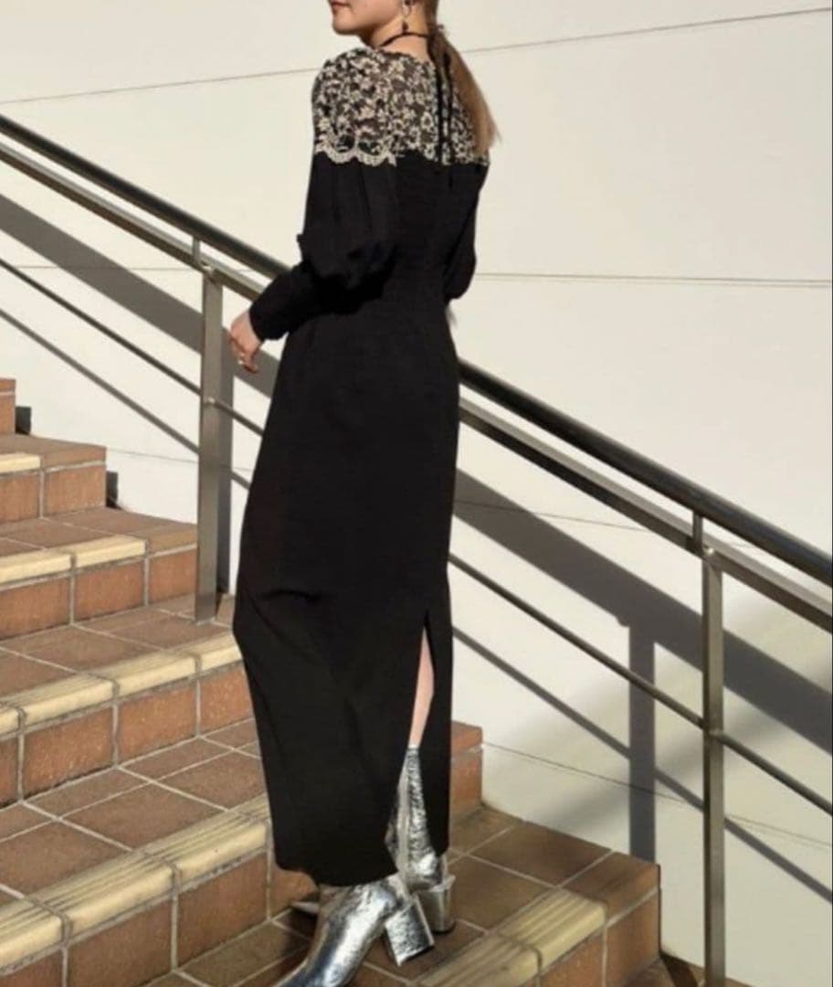 AMERI　LACE DECOLLETE DRESS