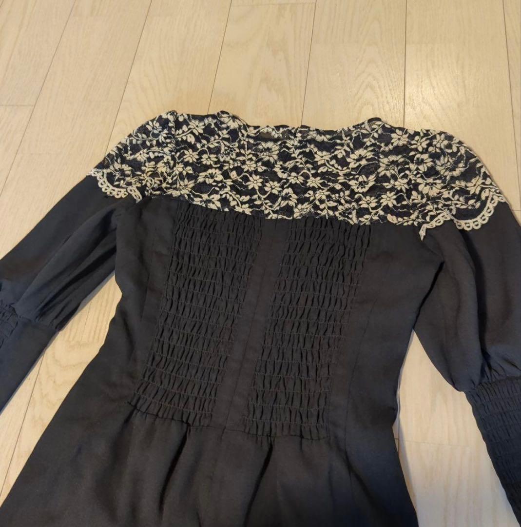 AMERI　LACE DECOLLETE DRESS