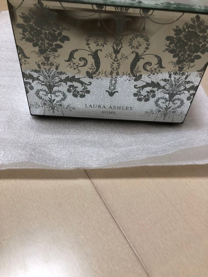 に*読様 ローラアシュレイ　LAURA ASHLEY ジュエリーボックス&シャン