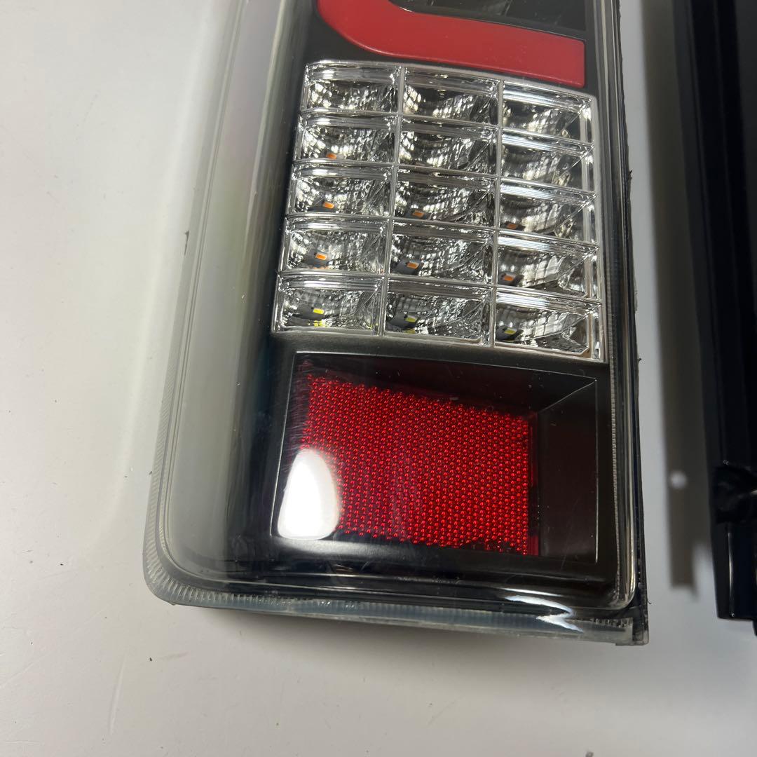 【美品】200系 ハイエース ダブルファイバー LEDテールランプ 左右セット