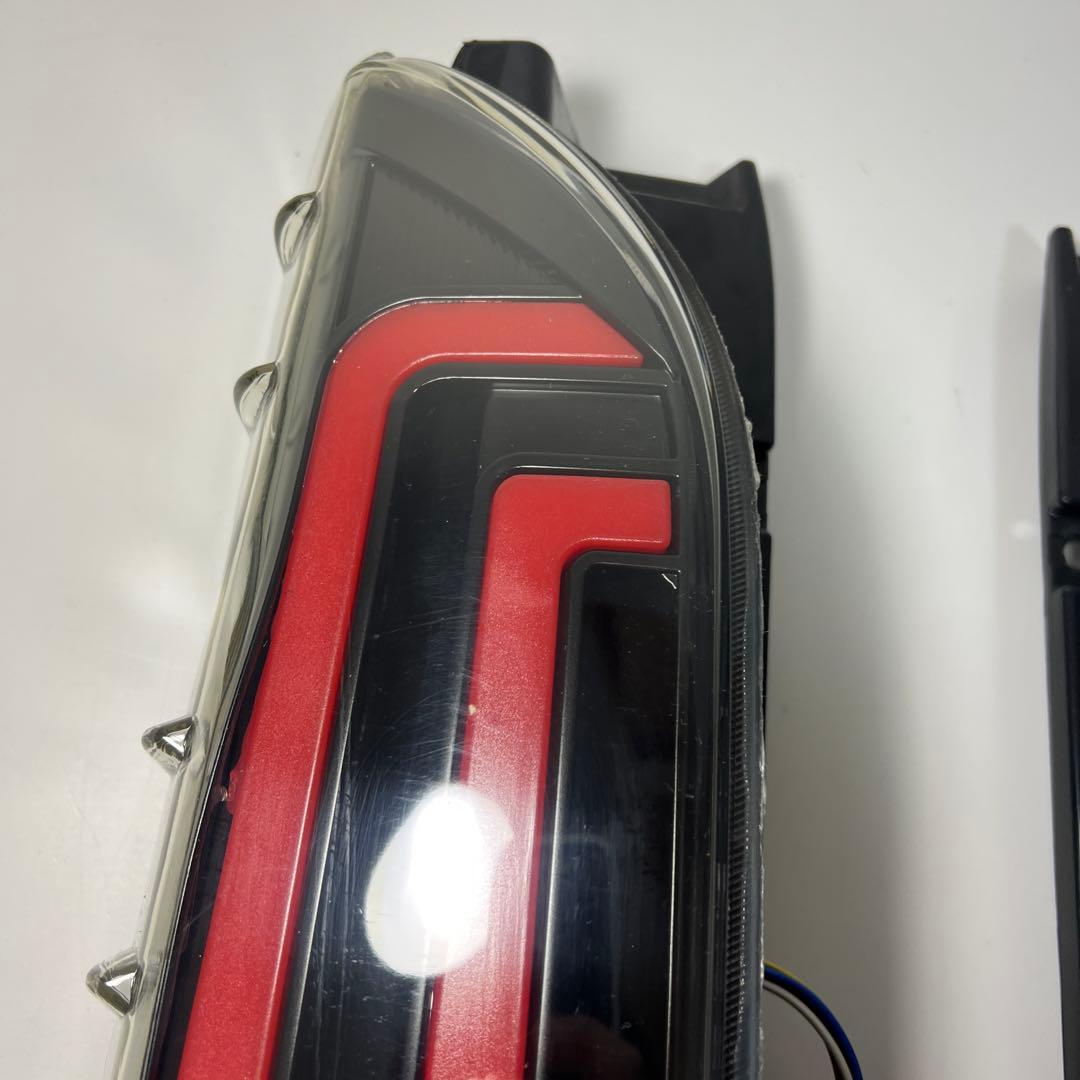 【美品】200系 ハイエース ダブルファイバー LEDテールランプ 左右セット