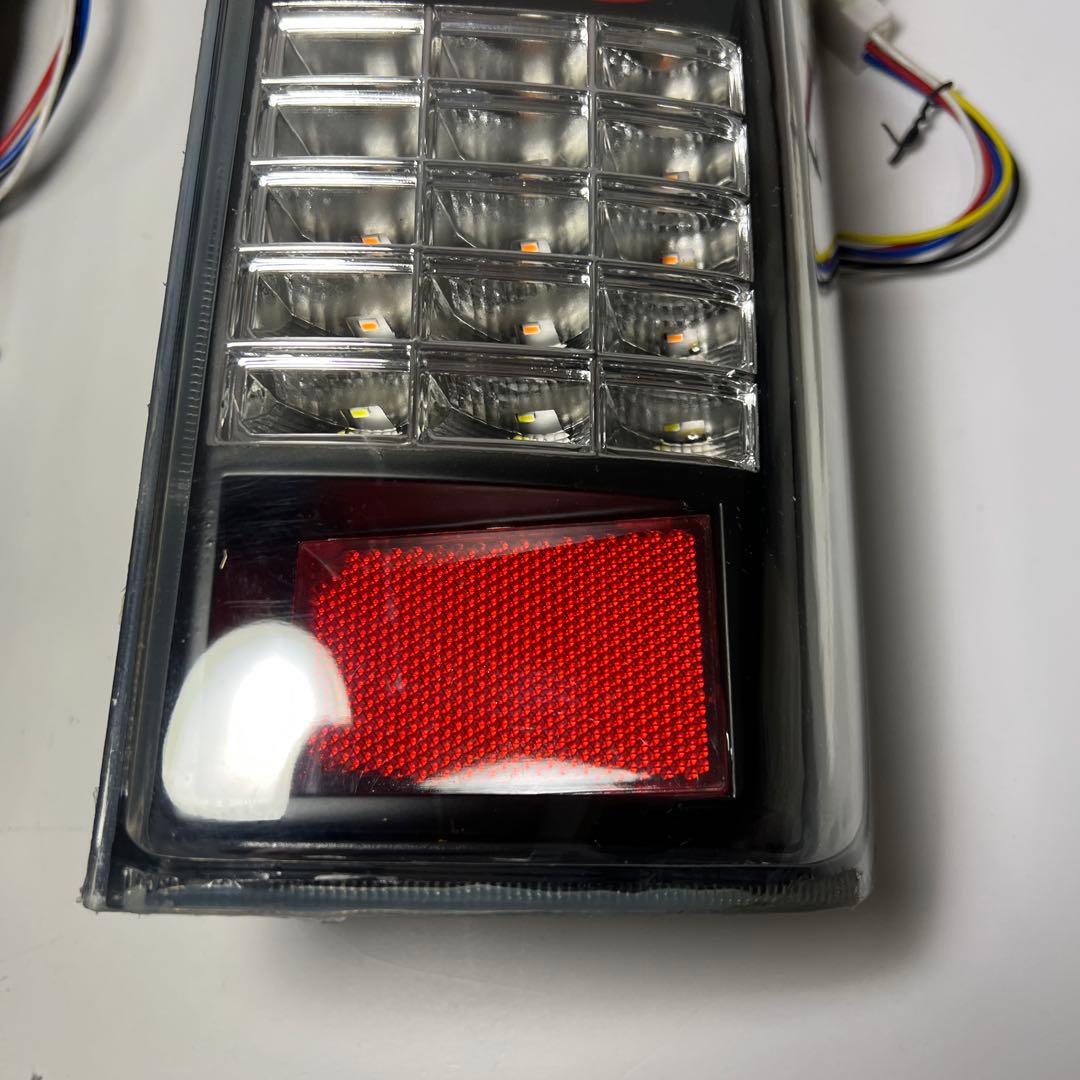 【美品】200系 ハイエース ダブルファイバー LEDテールランプ 左右セット