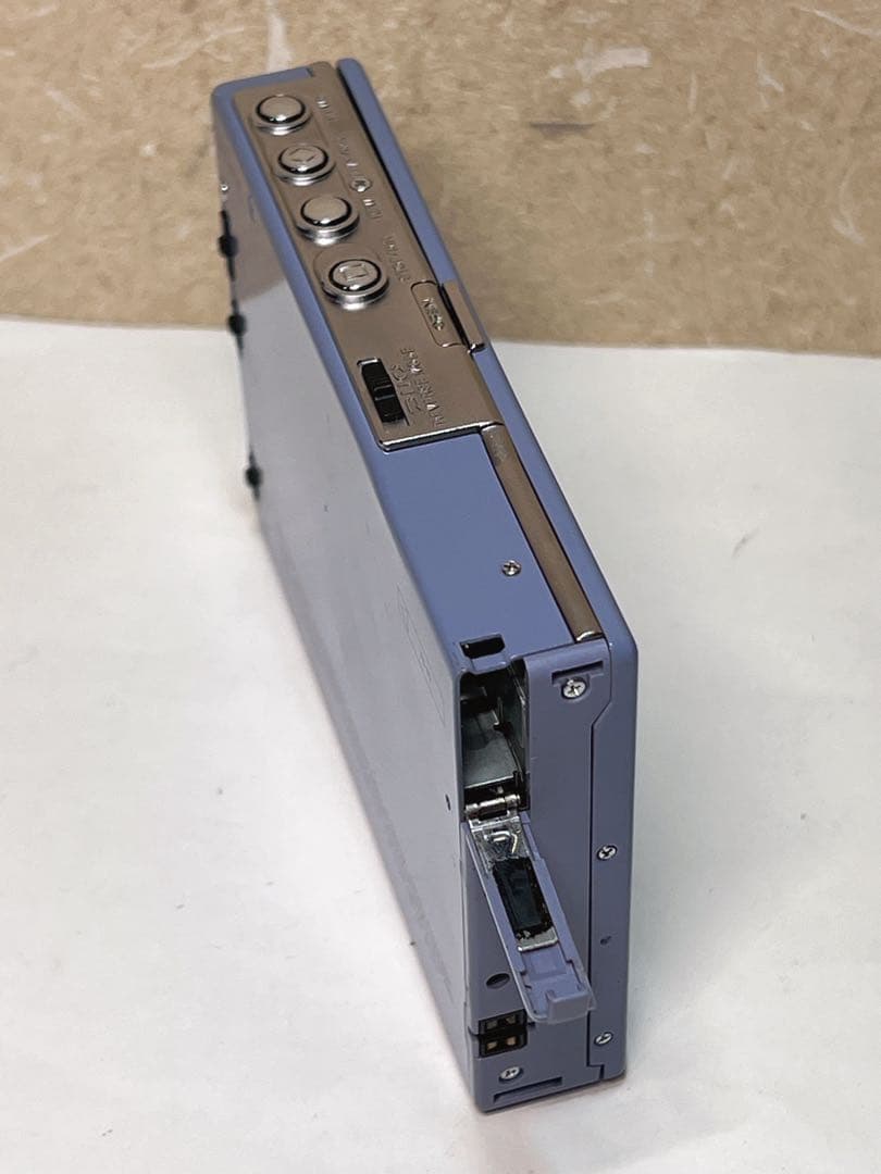 Aiwa HS-PL55 ポータブルステレオカセットプレーヤー。