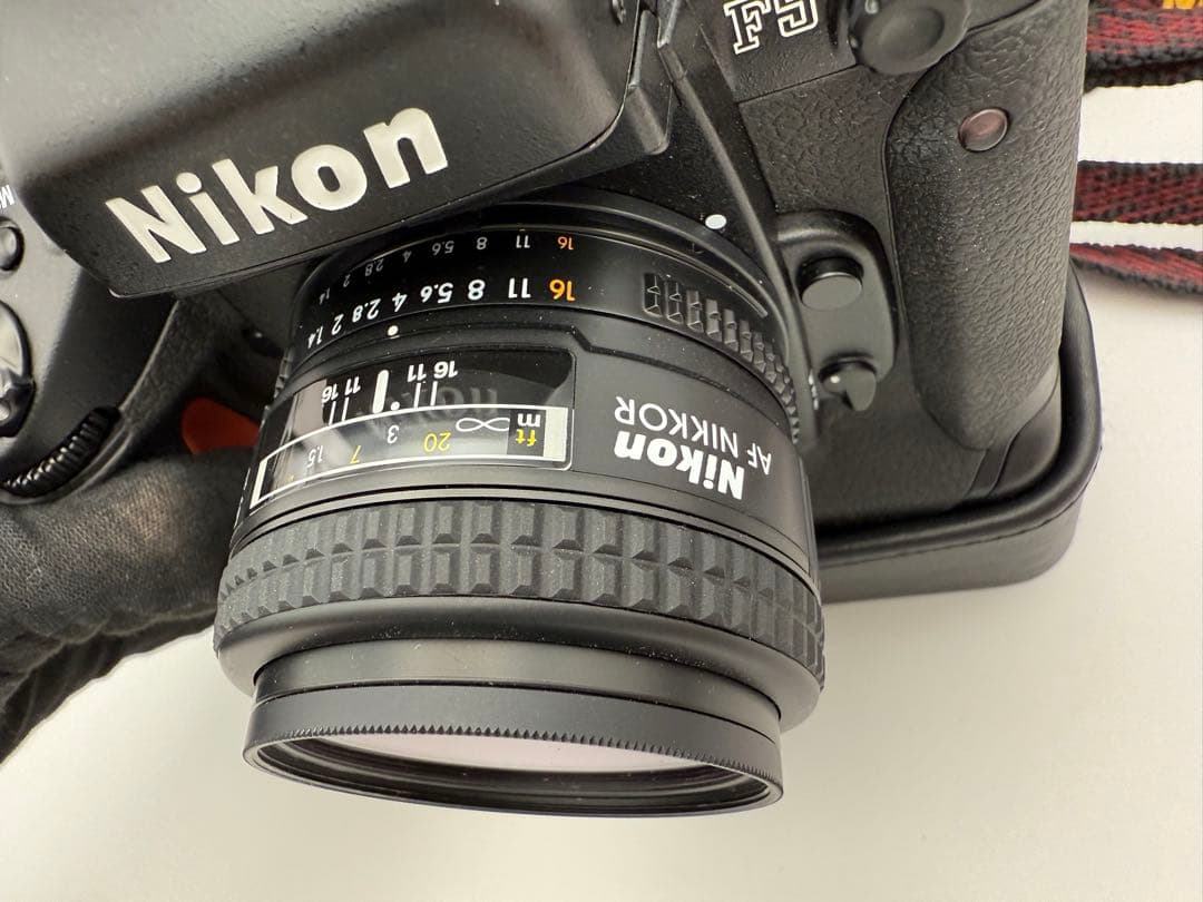 Nikon F5 一眼レフカメラ AF Nikkor 50mmレンズ付き