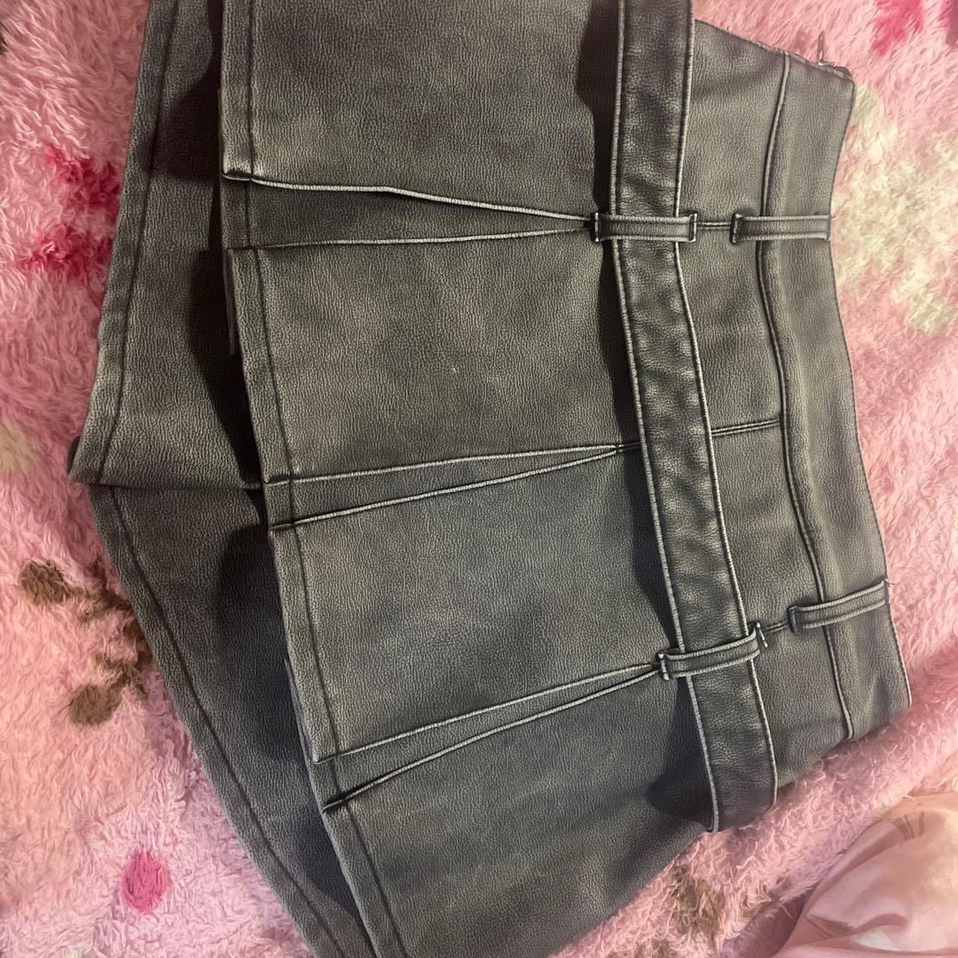 アンティークレザープリーツショートパンツ