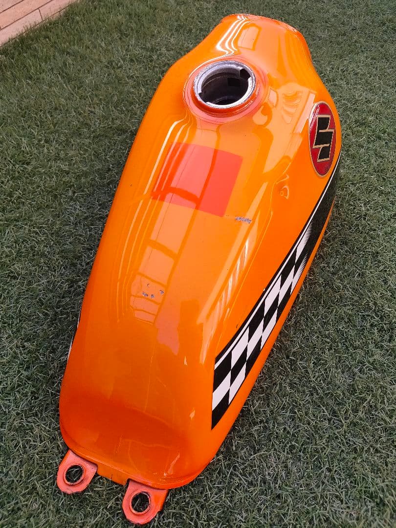 スズキ グラストラッカー ビックボーイ 純正 チェッカーフラッグ タンク