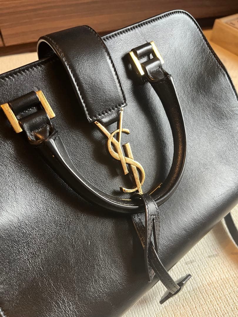 SAINT LAURENT ブラックレザー ベイビーカバス