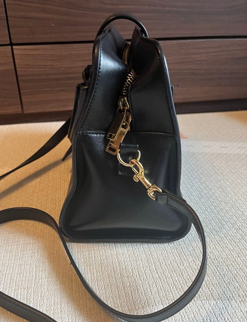 SAINT LAURENT ブラックレザー ベイビーカバス
