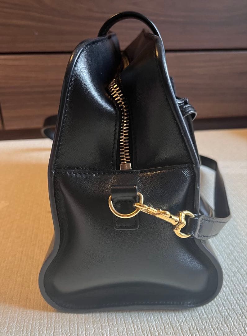 SAINT LAURENT ブラックレザー ベイビーカバス