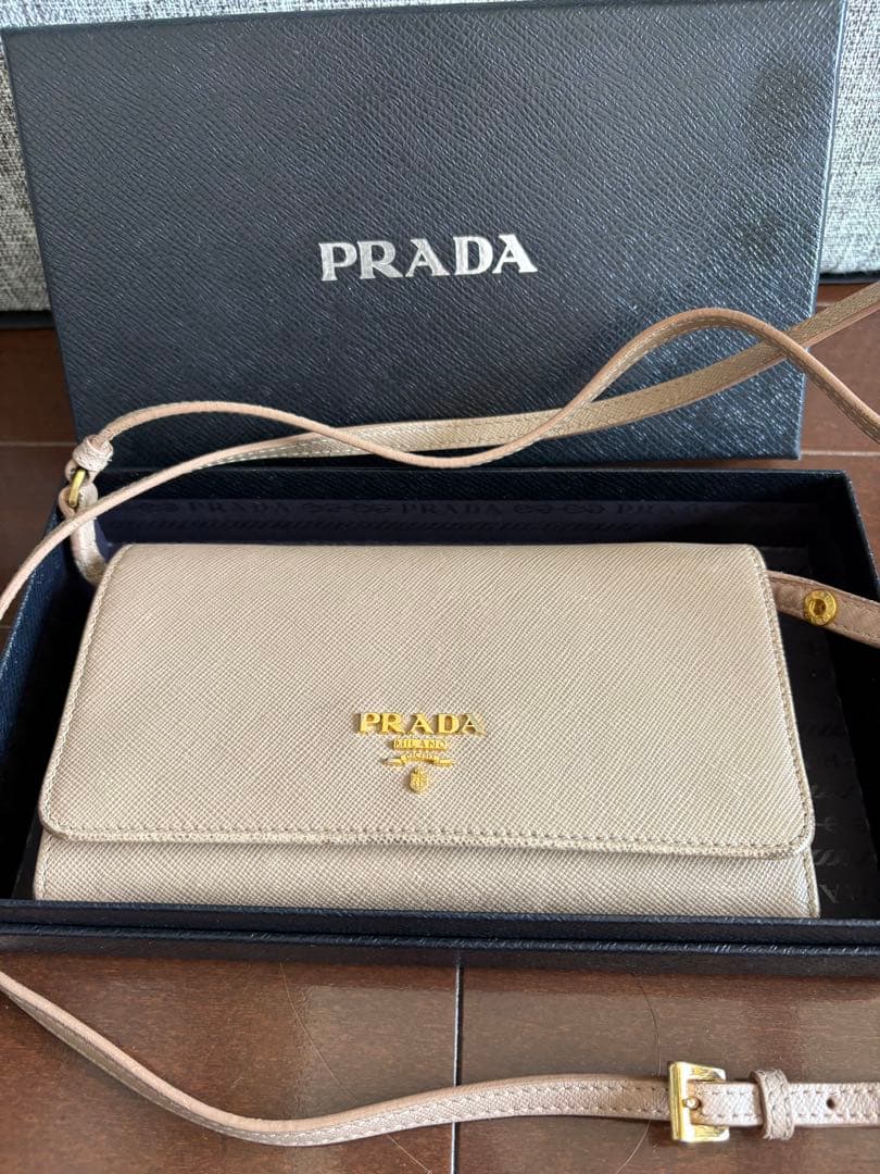m*.様 最終価格 プラダ ショルダー長財布ウォレット ベージュサフィアーノ