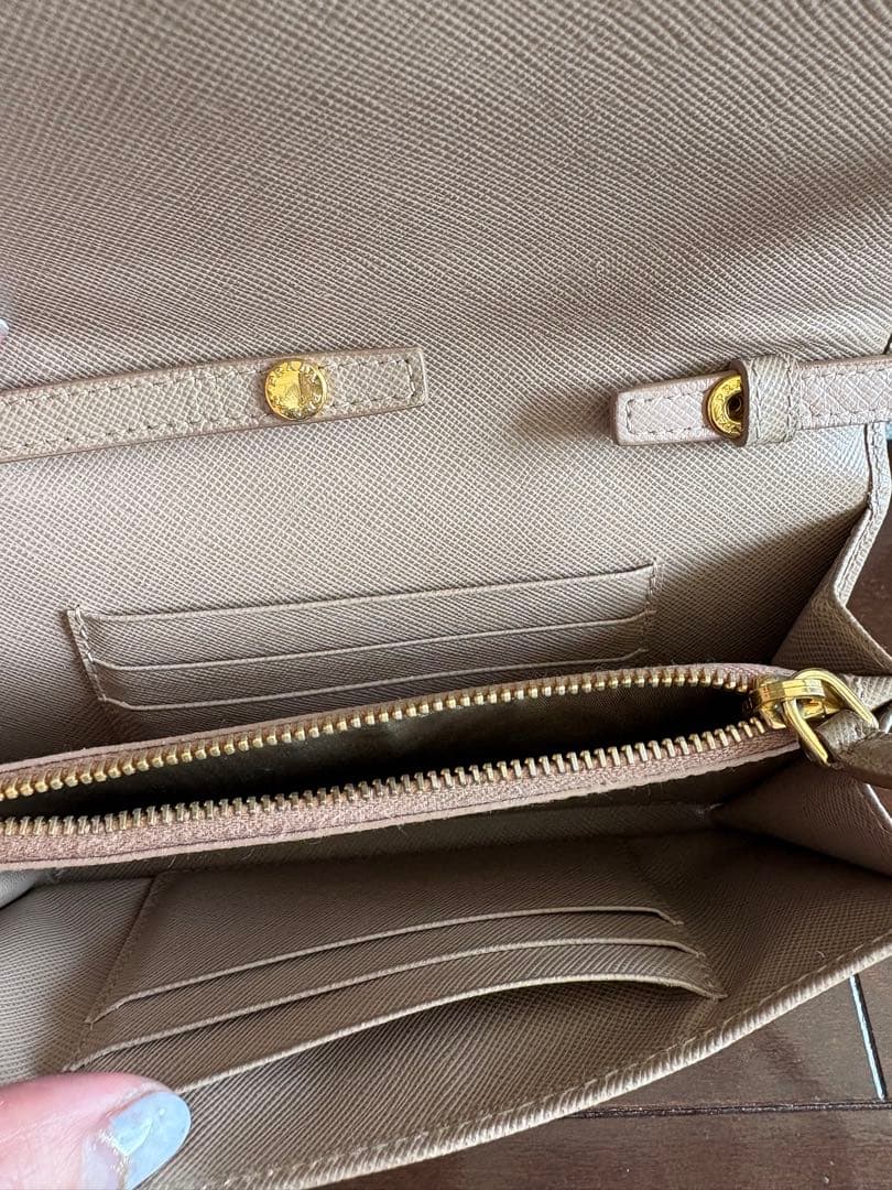 m*.様 最終価格 プラダ ショルダー長財布ウォレット ベージュサフィアーノ